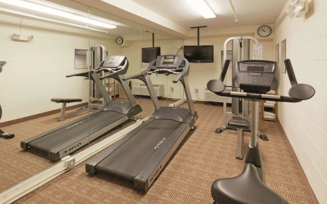 La Quinta Inn & Suites by Wyndham Warwick Providence Airport