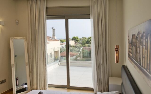 Vari Views in Vari With 3 Bedrooms and 3 Bathrooms