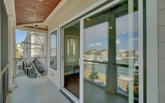 Yacht Harbor Court 31