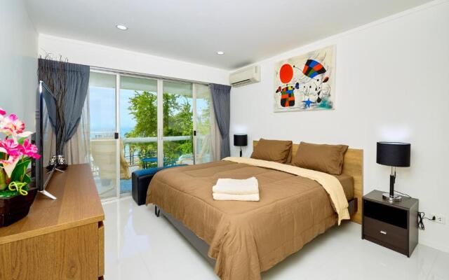 LUXURIOUS APARTMENT at VILLA NAVIN, 30's JOMTIEN BEACH