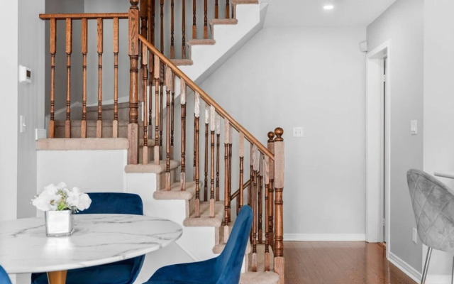Contemporary 3BR Townhouse in Ajax Cozy Central