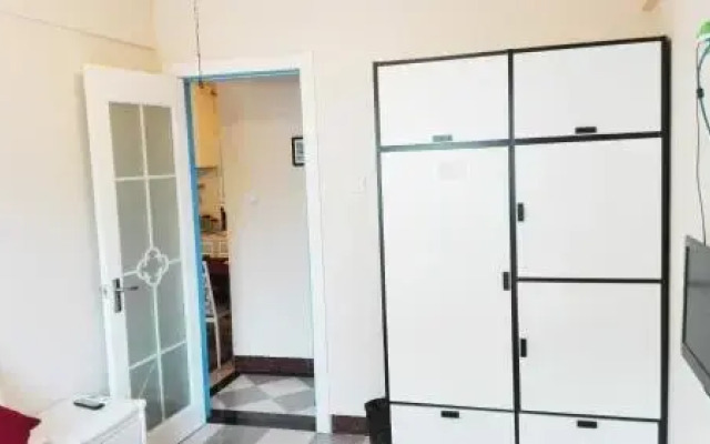 Xiajiao Metro Apartment
