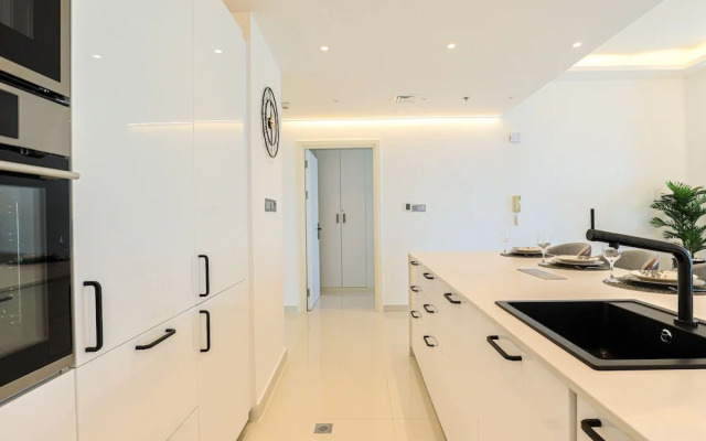 HiGuests - The Marina Torch