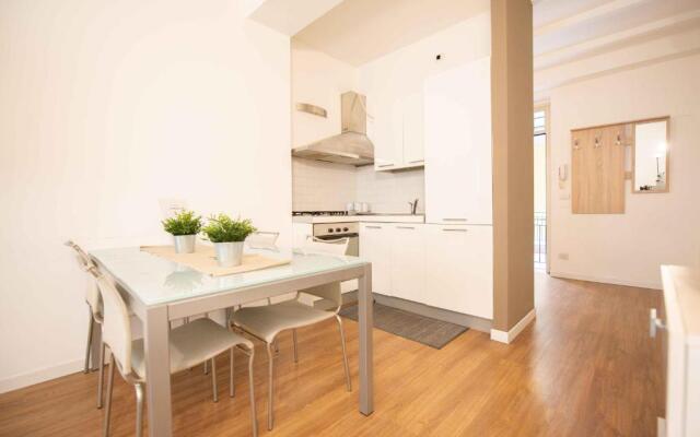 Leoncino Apartment