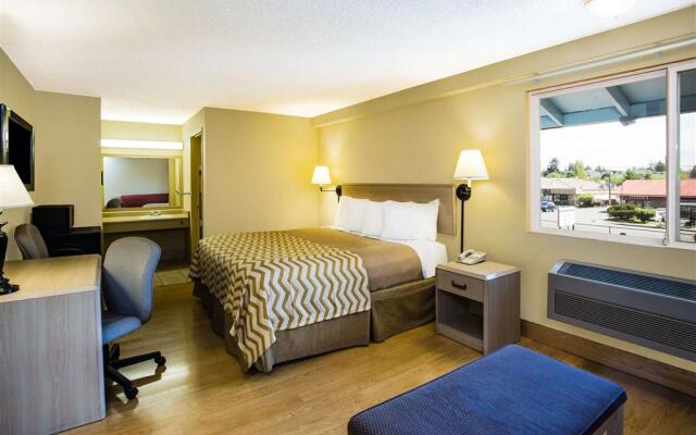 Travelodge by Wyndham Tacoma Near McChord AFB