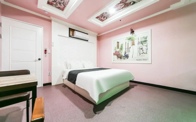 Raphael Hotel