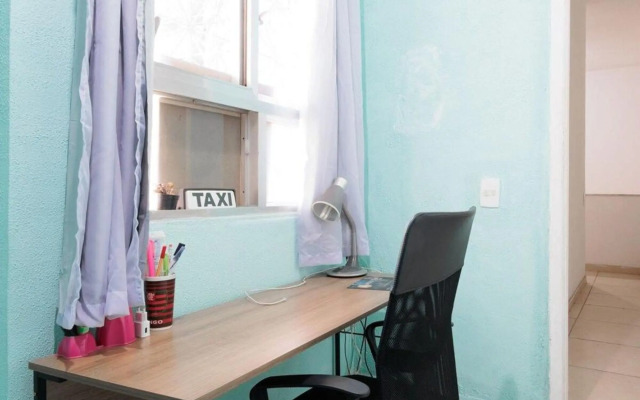 Quarto em residência tranquila e familiar