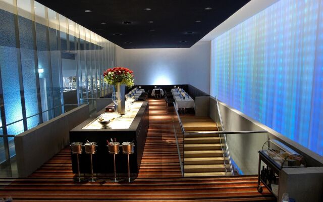 Plaza Premium Grand Winston Hotel