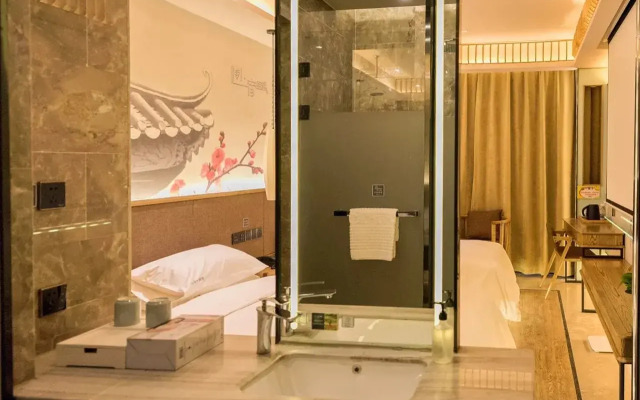 Elong Anyun Hotel (Shanghai Hongqiao International Airport Ziteng Road Subway Station)