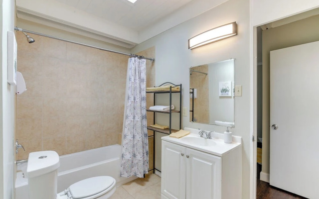 Walk to Beach: Galveston Vacation Rental!