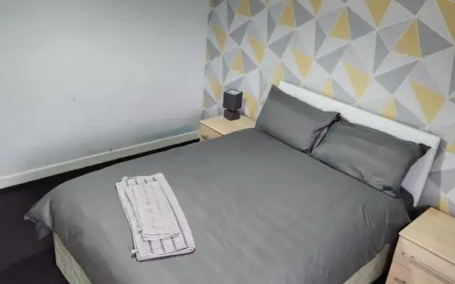 3 BEDROOM SERVICED APPARTMENT CENTRAL LOCATION SEA SIDE TOWn