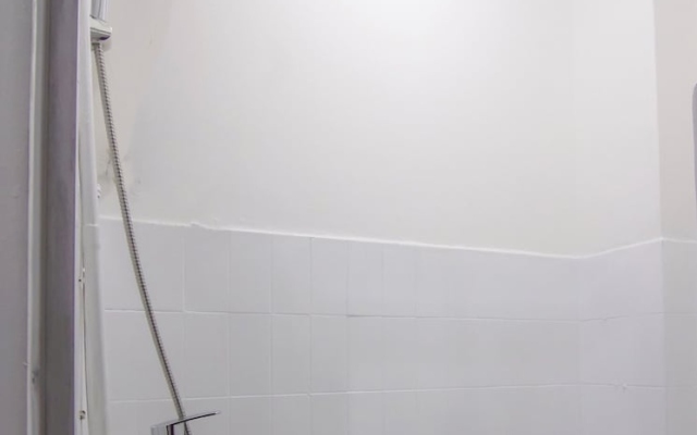 Oyo 89994 Kartini House