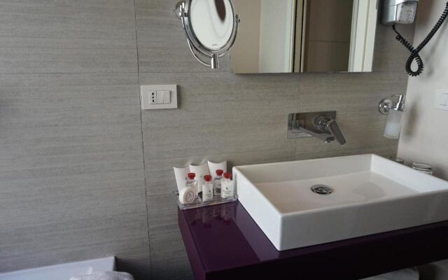 Trevi Palace Luxury Inn