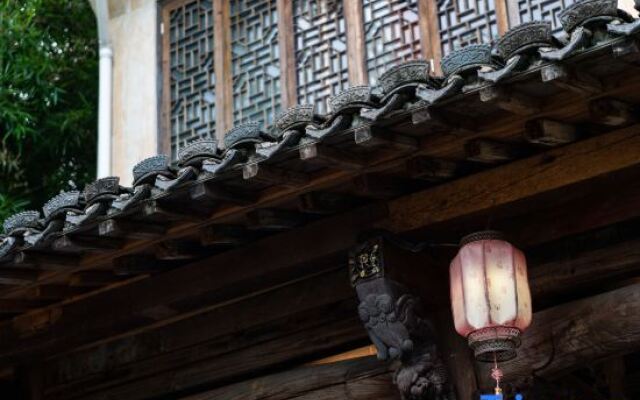 Yupingge·Long history Viewing Huizhou Design Homestay (Hongcun Pingshan Scenic Area)