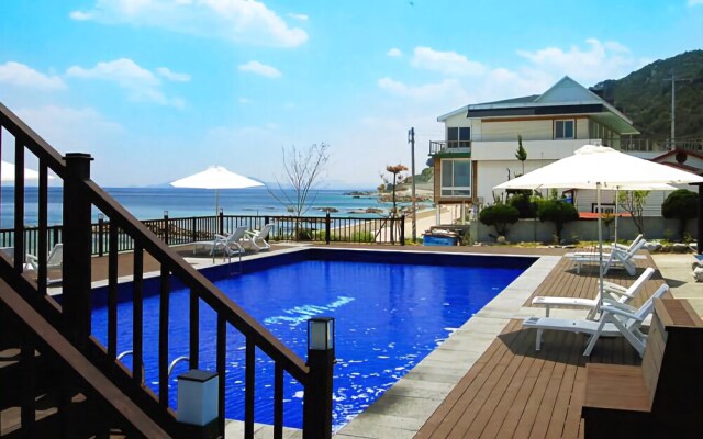 Uljin Sea and Momalet Pension