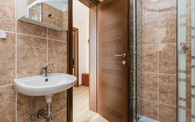 Stunning Home in Icici With Wifi and 2 Bedrooms