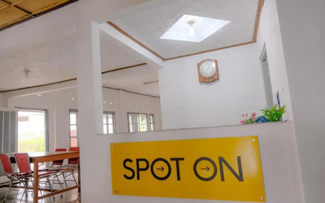 OYO Life 2638 Hotel Raya