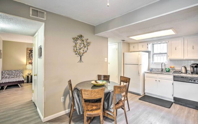 Pet-friendly Dallas Townhome w/ Outdoor Grill