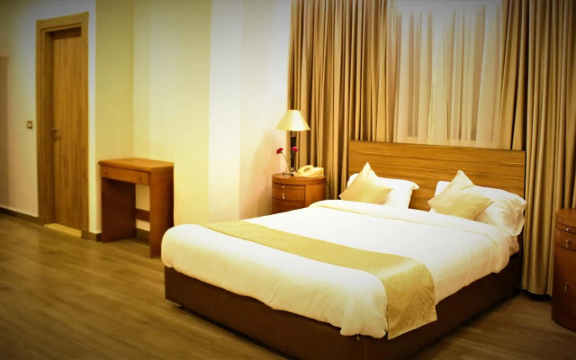 New MerryLand Hotel