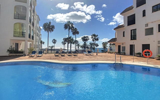 Superb Seafront Apartment Marina Real 305