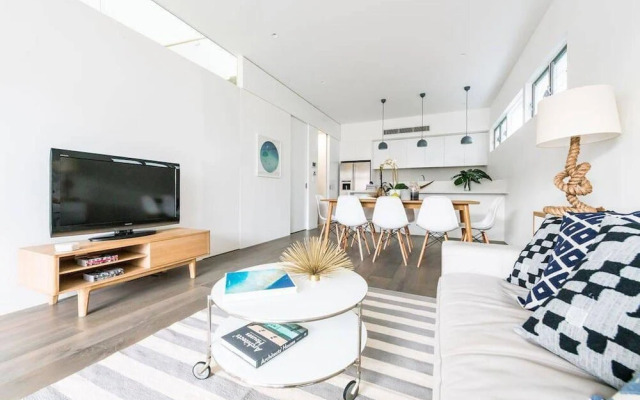 BB56 Bright and Breezy Bondi Beach House
