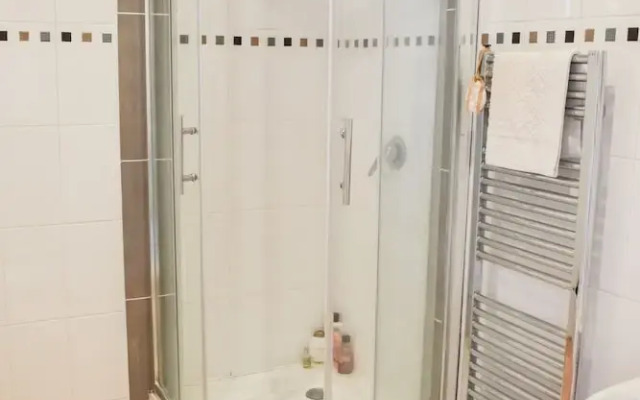 Bright 1 Bedroom Apartment in Seven Dials