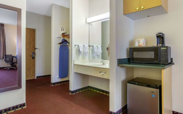 Spark by Hilton Lakewood Denver Southwest