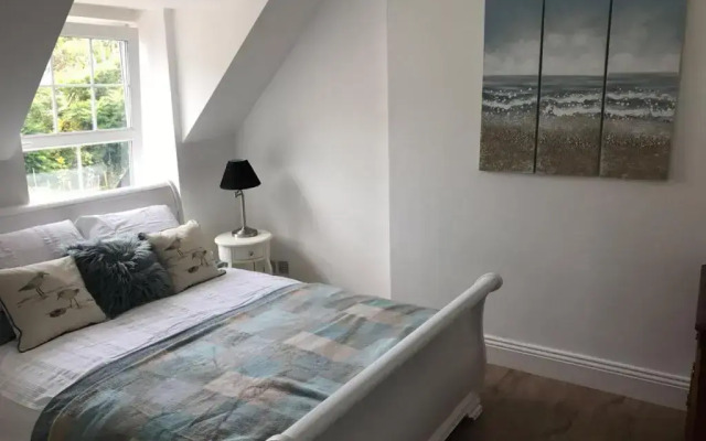 5, Sandleigh Apartment