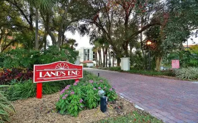 Land's End Building 5