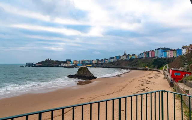 5 Sunny Cove - Direct Beach Access Sea Views