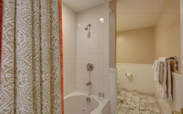 Glenmore Plaza Hotel