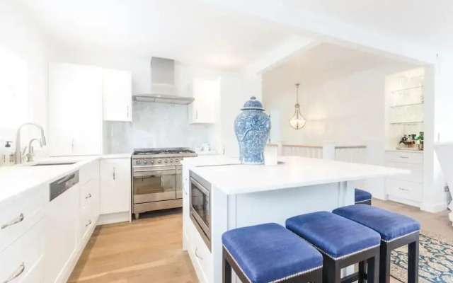 Stunning and Modern 4 Bedroom Townhouse Near Kohi Beach