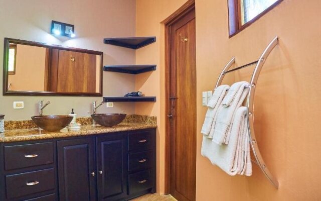 Manoas Luxury Camping and Villa Rentals
