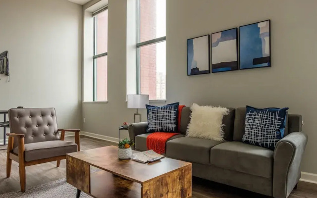 Downtown 1 & 2 BR Apt with Kitchen by Frontdesk