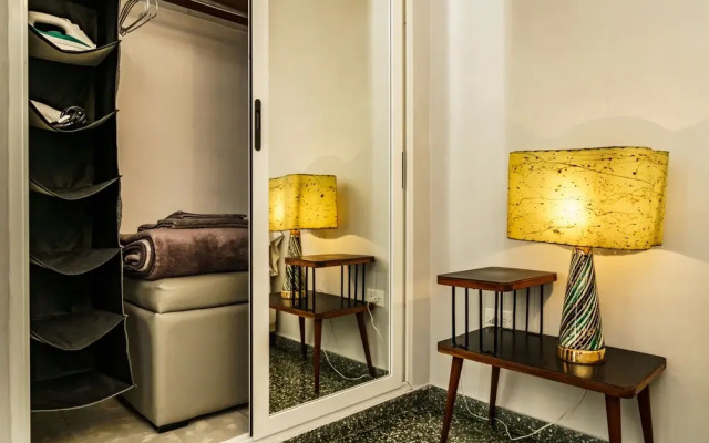 Leonidas Mid-Century Apartment