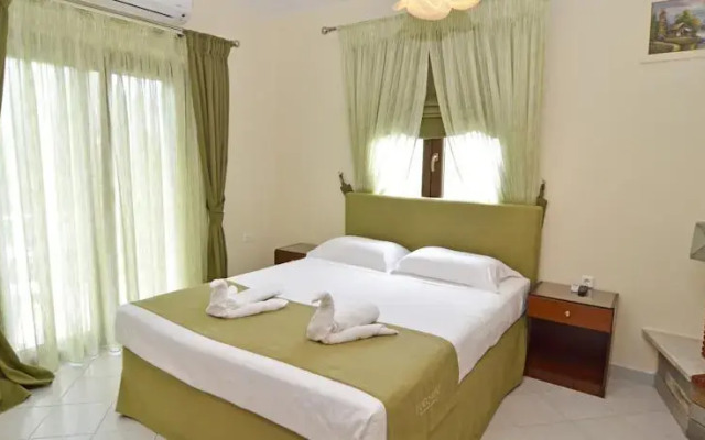 Studios Apartments Irini Patira
