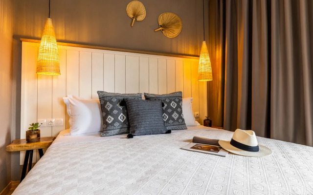 Skiathos Theros Philian Collection