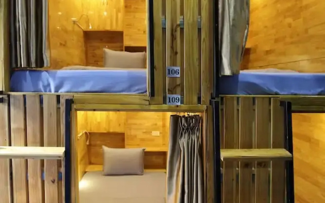 Cat Ba Pod Hostel