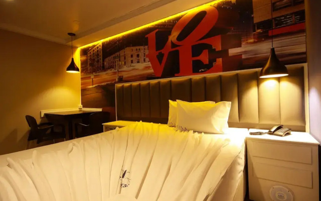 Adrenalina Hotel - Adults Only