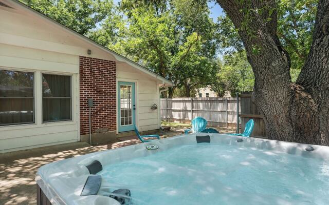 Heart Haus-hot Tub-5 Bks to Main