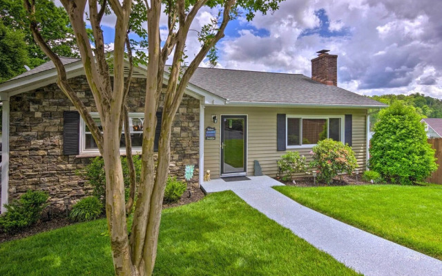 'paradise Lakehouse' in Hickory w/ Dock & Views!