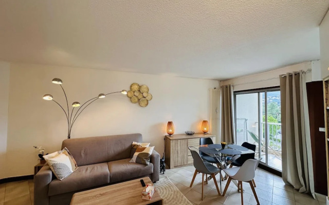 Studio With a Shared Pool Near the Beaches - 2244