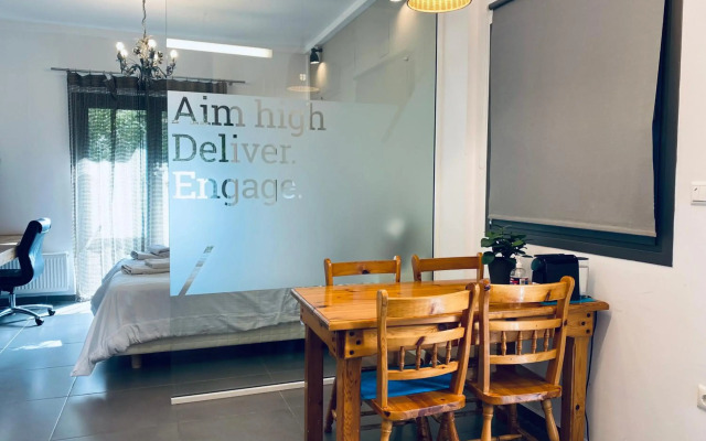 Small Gem Studio Athens, next to metro nomismatokopeio