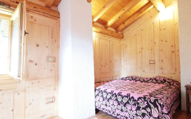 Belvilla by OYO Hilltop Chalet in Lamon With Views