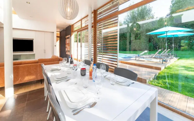 Villa White in Spa With Pool