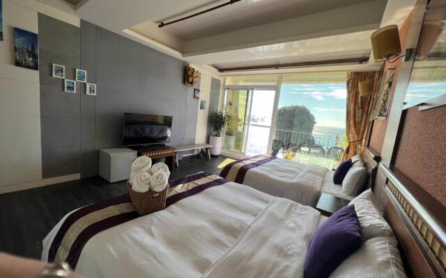 Ming-Jun Holiday Inn