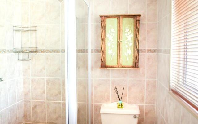 438 St Martini Gardens