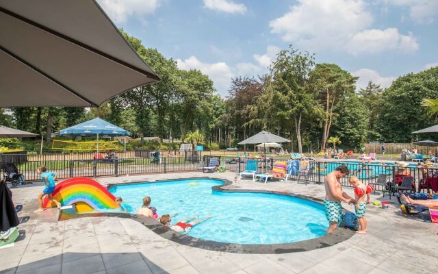 Tidy chalet with garden and WiFi, close to Park De Veluwe