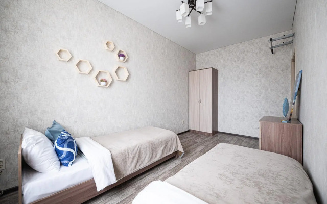 Пять Звезд на Ленина 51