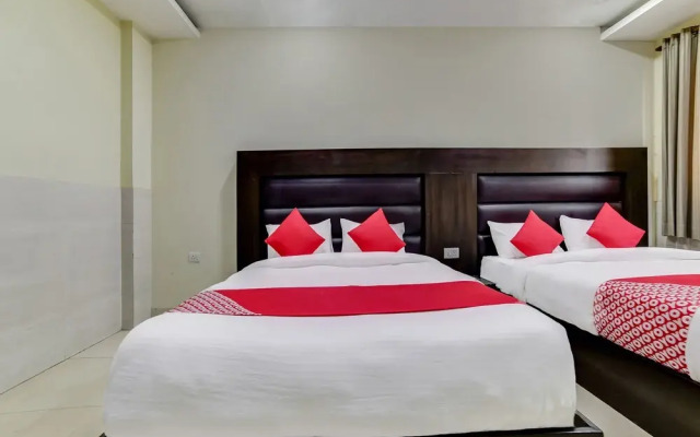 OYO Flagship 26585 Bhera Enclave Paschim Vihar